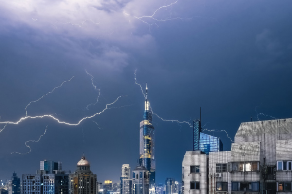 雷电感应